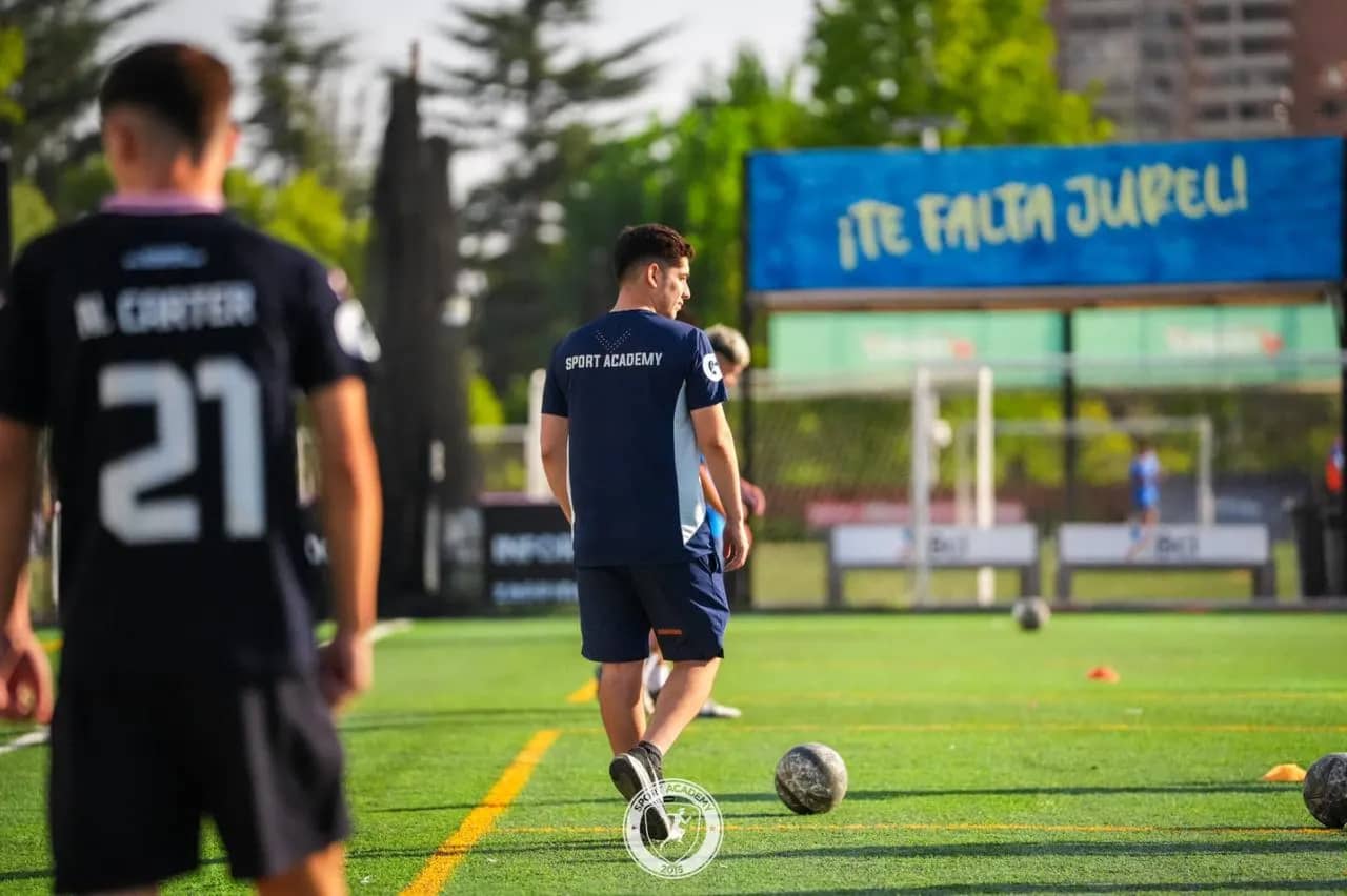 Vicente en partido de fútbol